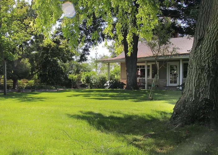 Cottage On Armstrong